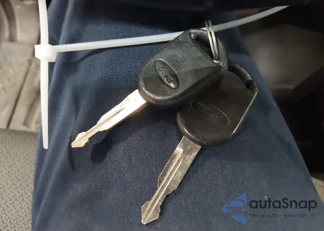 2010 Ford F150 из США, поврежденный, VIN 1FTMF1CW7AKA65181